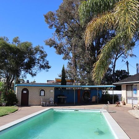 Capri Motel Balranald Extérieur photo