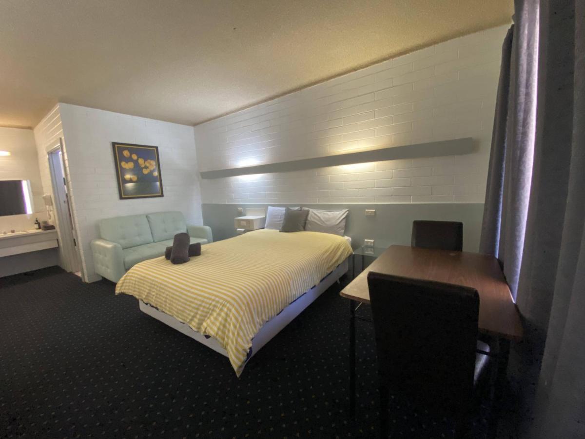 Capri Motel Balranald Extérieur photo