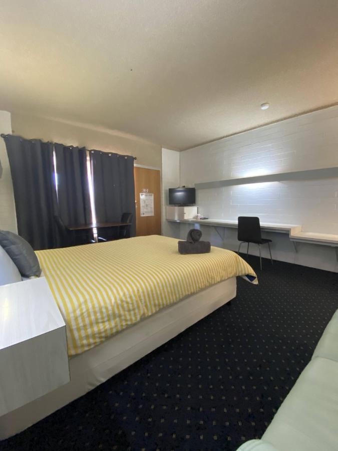 Capri Motel Balranald Extérieur photo