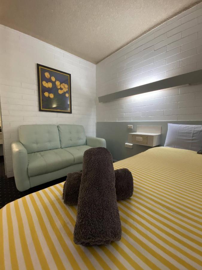 Capri Motel Balranald Extérieur photo
