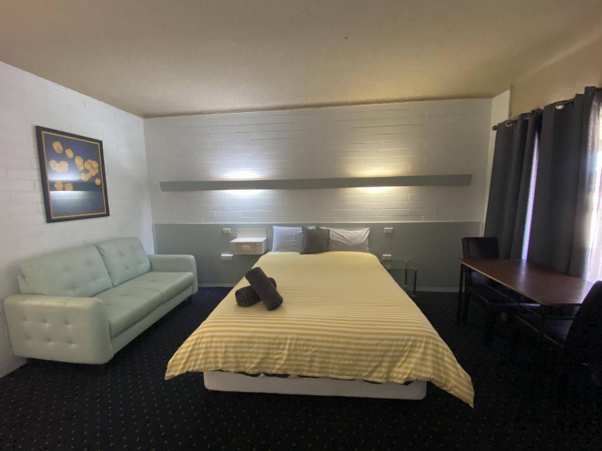 Capri Motel Balranald Extérieur photo
