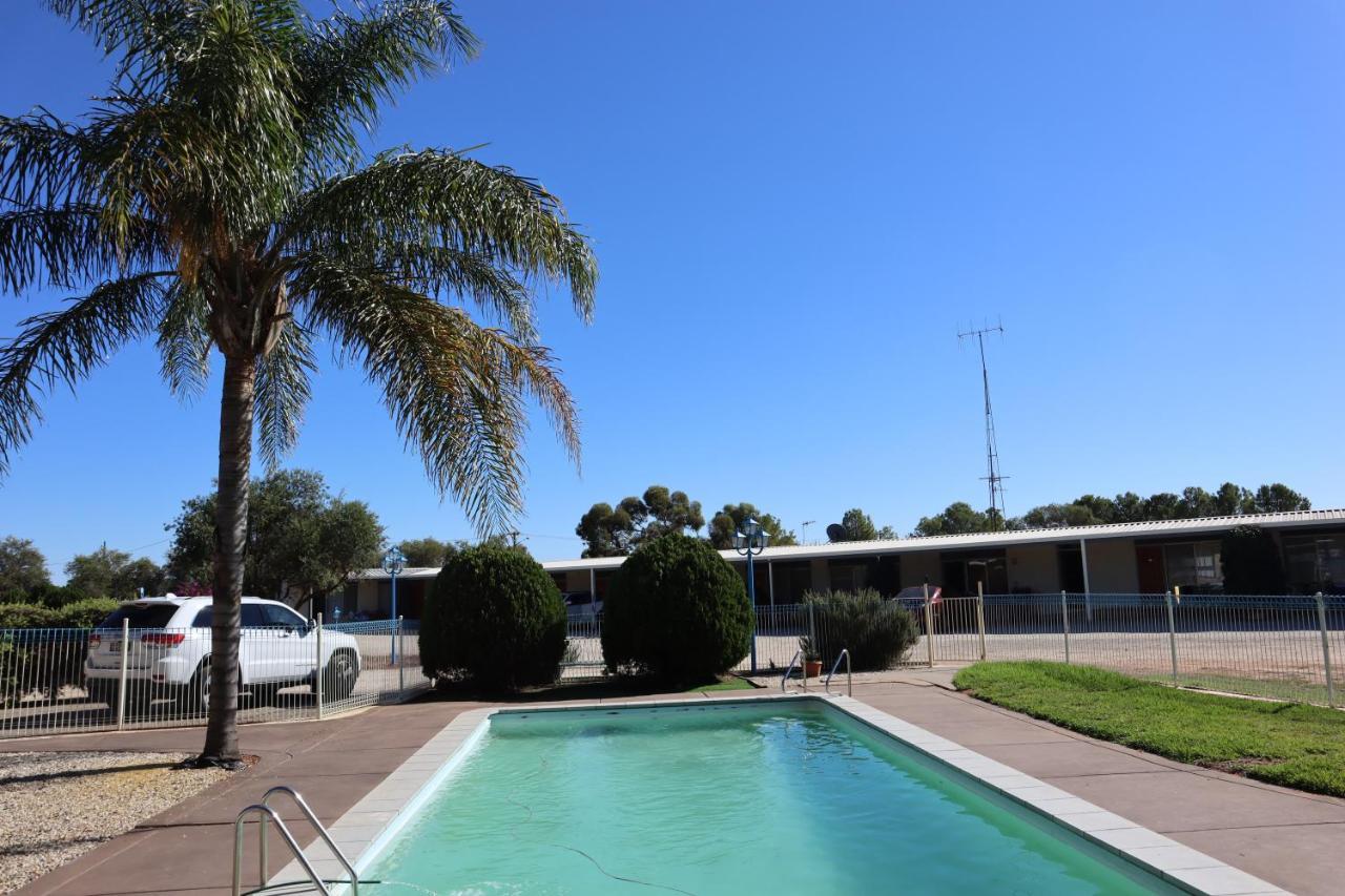 Capri Motel Balranald Extérieur photo