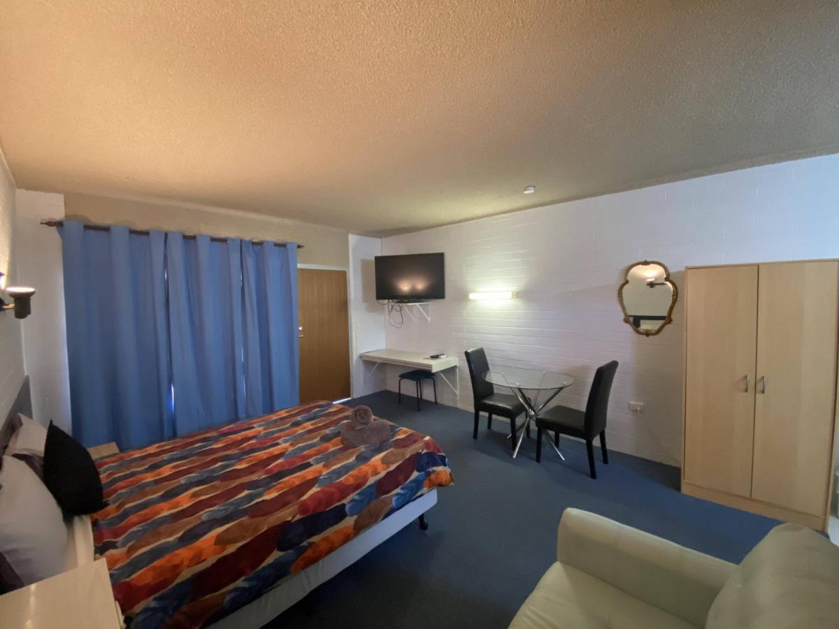 Capri Motel Balranald Extérieur photo