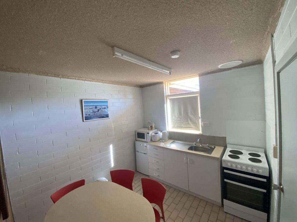 Capri Motel Balranald Extérieur photo