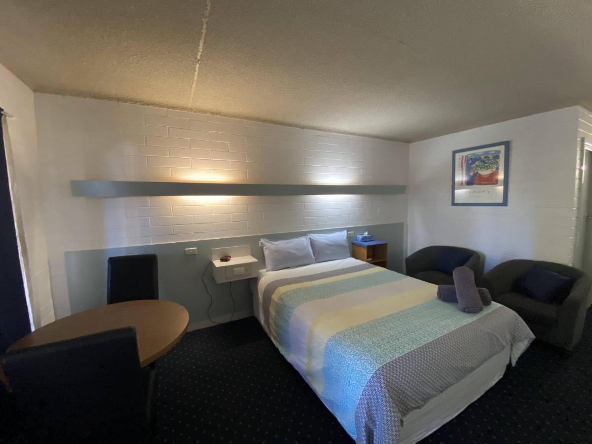 Capri Motel Balranald Extérieur photo
