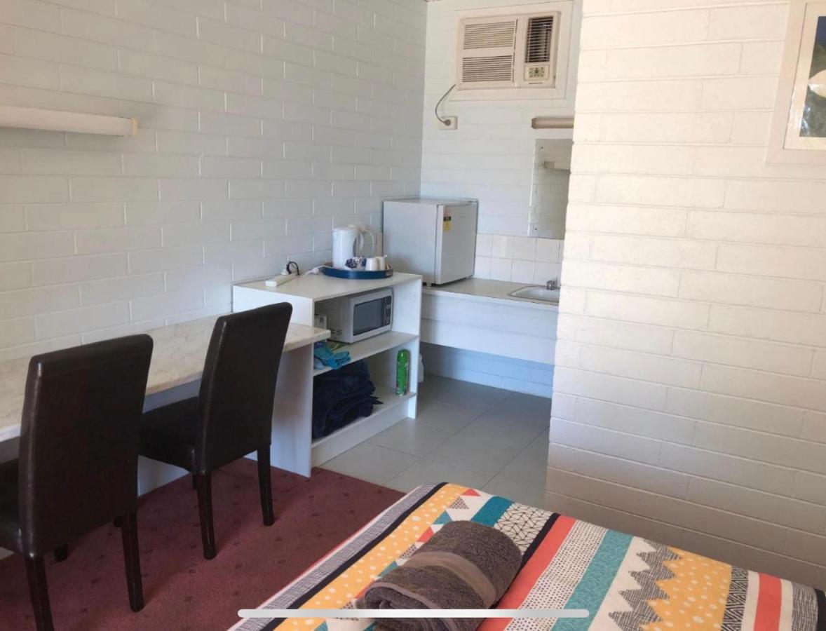 Capri Motel Balranald Extérieur photo