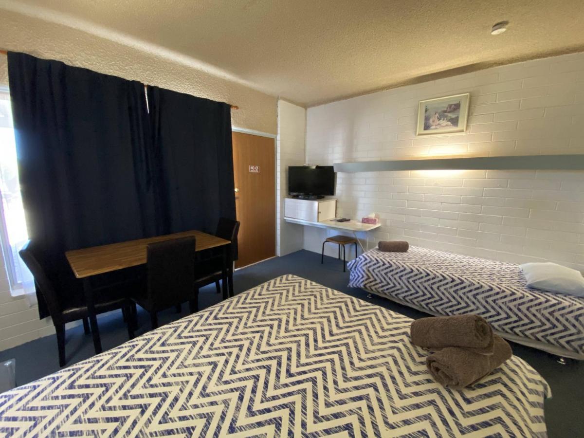 Capri Motel Balranald Extérieur photo