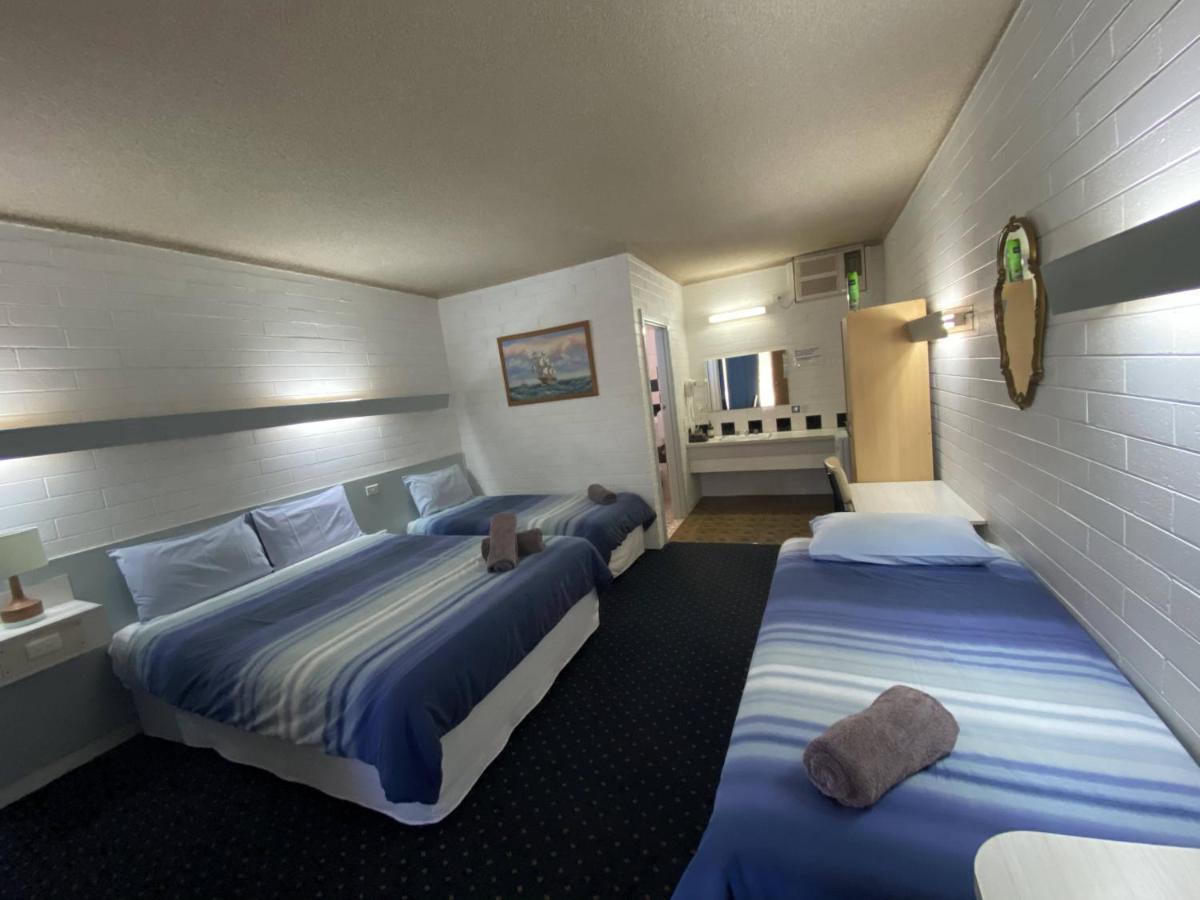 Capri Motel Balranald Extérieur photo