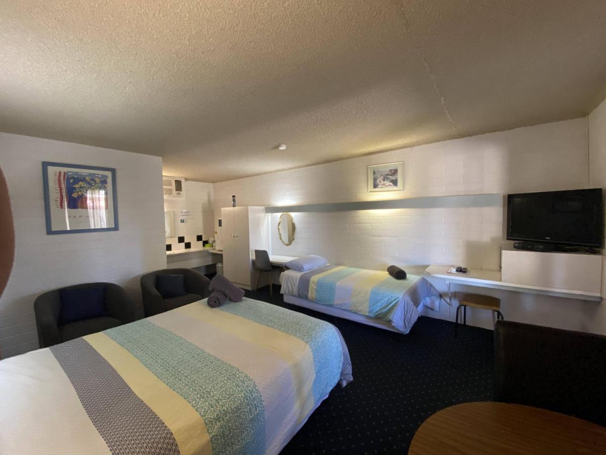 Capri Motel Balranald Extérieur photo