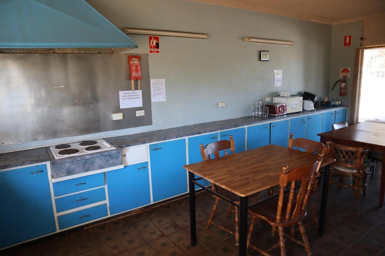 Capri Motel Balranald Extérieur photo