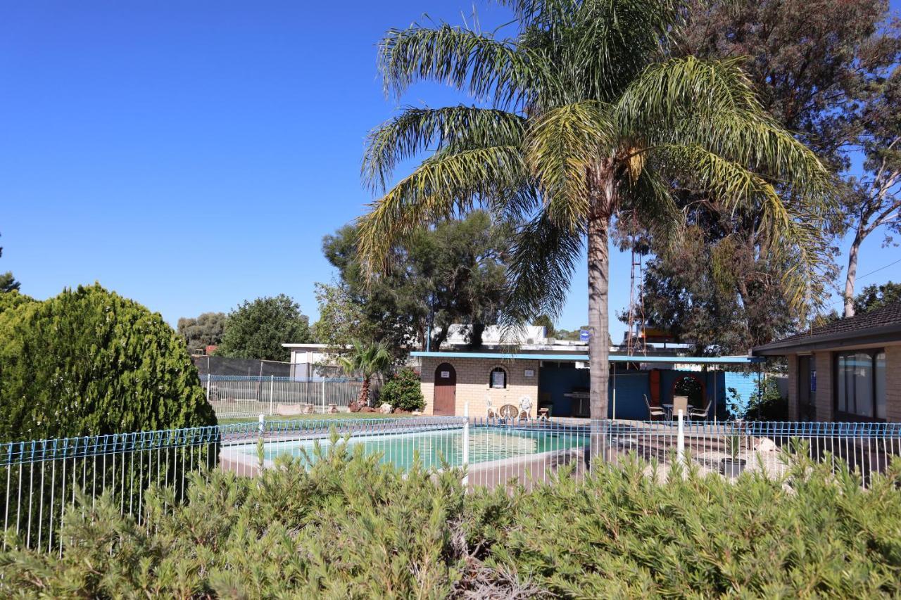 Capri Motel Balranald Extérieur photo