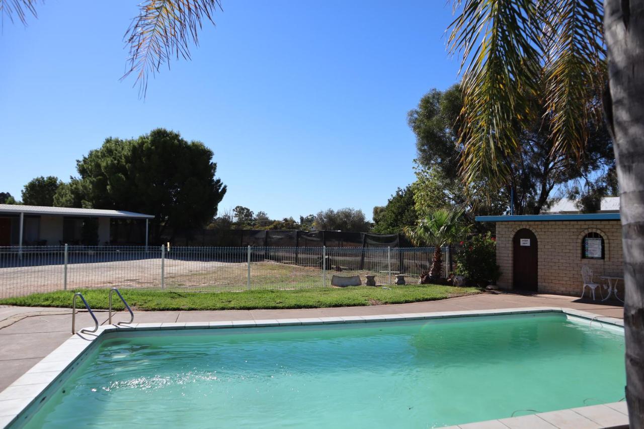 Capri Motel Balranald Extérieur photo