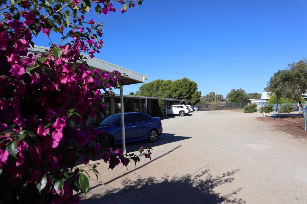 Capri Motel Balranald Extérieur photo