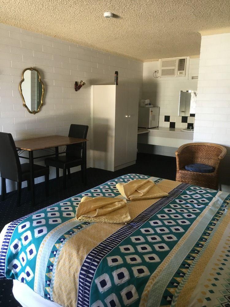 Capri Motel Balranald Extérieur photo