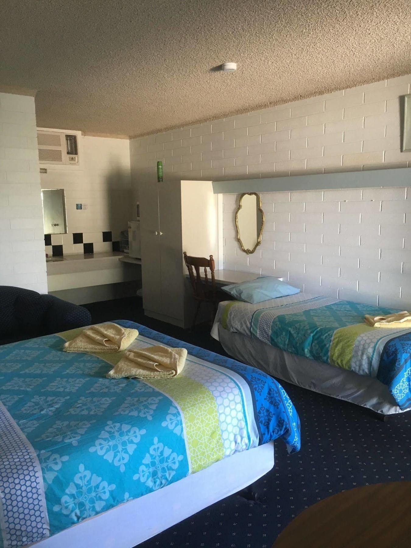 Capri Motel Balranald Extérieur photo