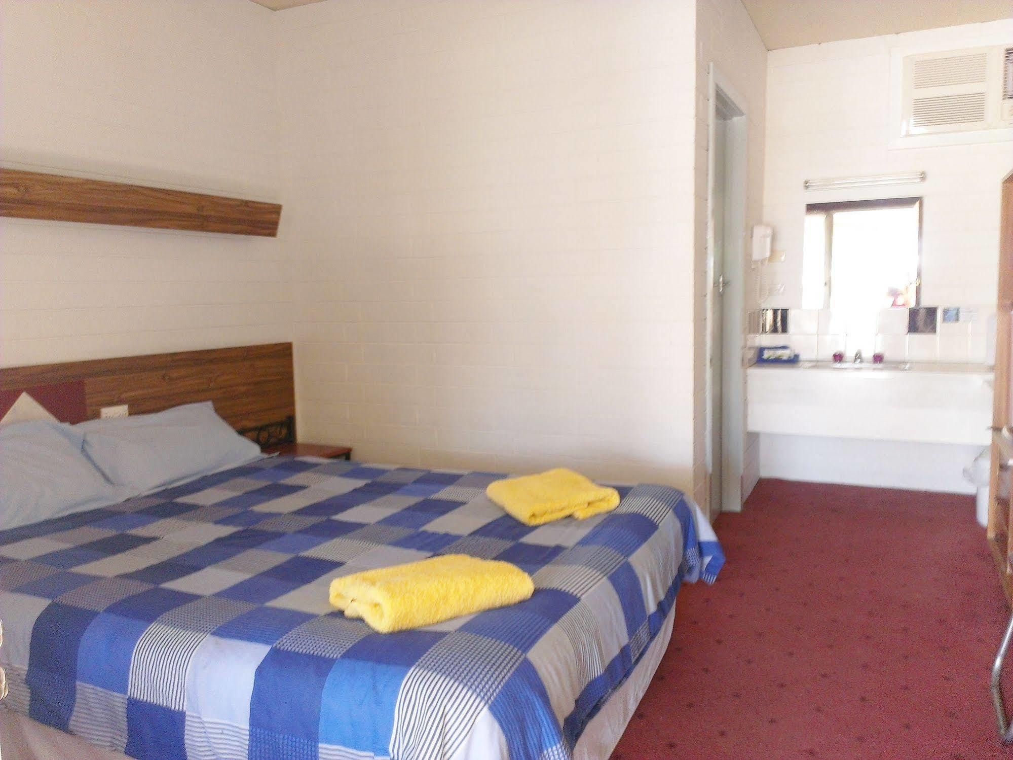 Capri Motel Balranald Extérieur photo