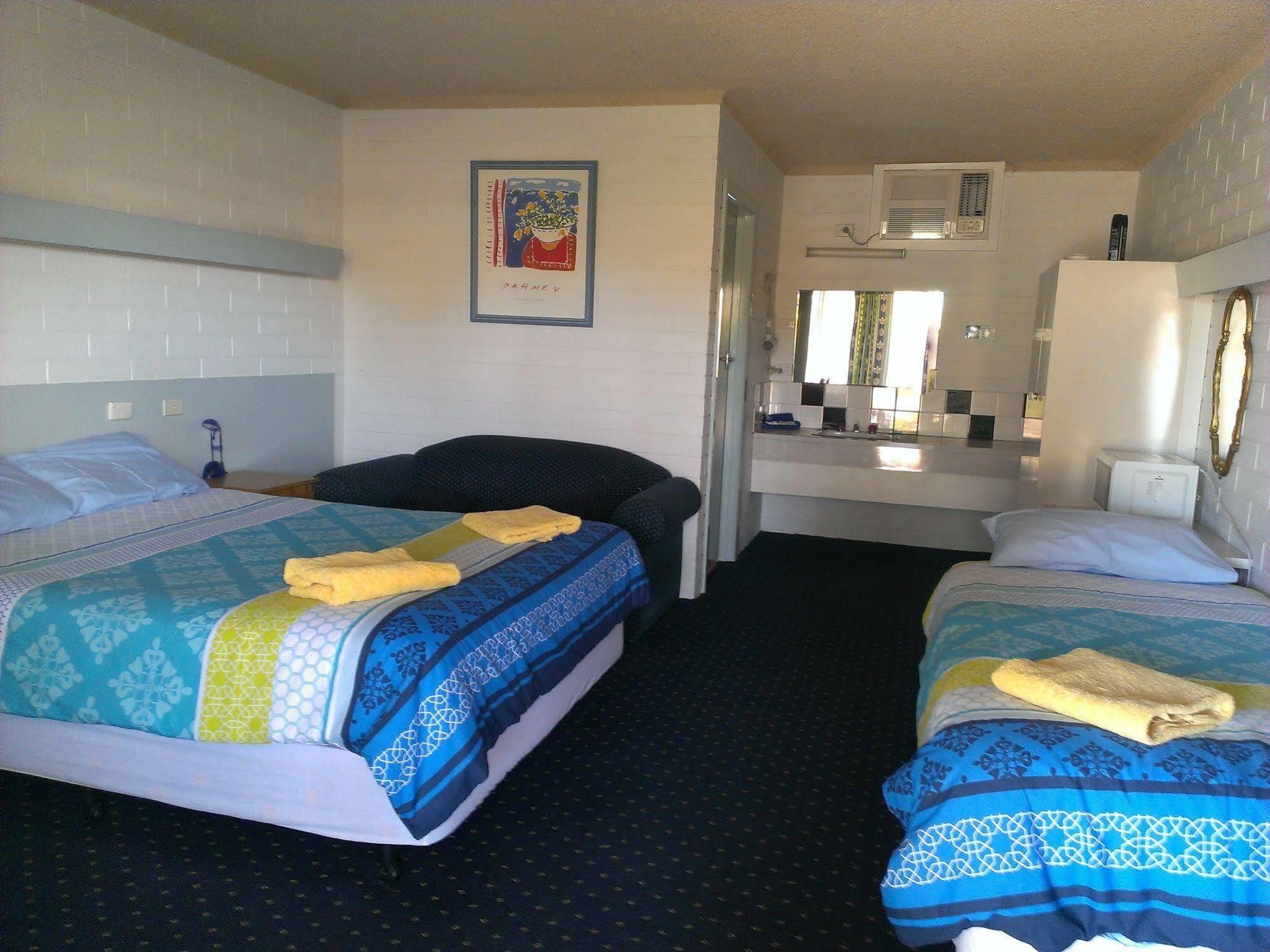 Capri Motel Balranald Extérieur photo